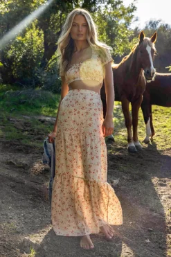 Hot Daisy Top In Wildflower Women Tops